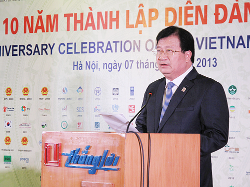 Bộ trưởng Bộ Xây dựng - Trịnh Đình Dũng, Chủ tịch Diễn đàn Đô thị Việt Nam phát biểu tại buổi lễ